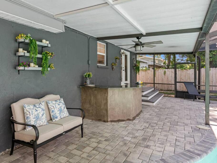 2 Story Pool Mins From The Holiday home