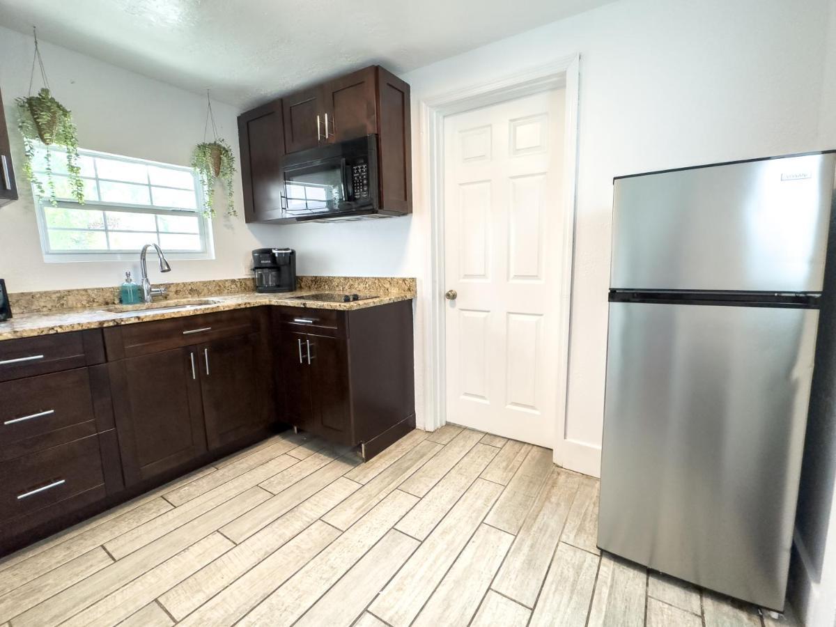2b1b Stylish Little House W Shared Pool 511 Clearwater