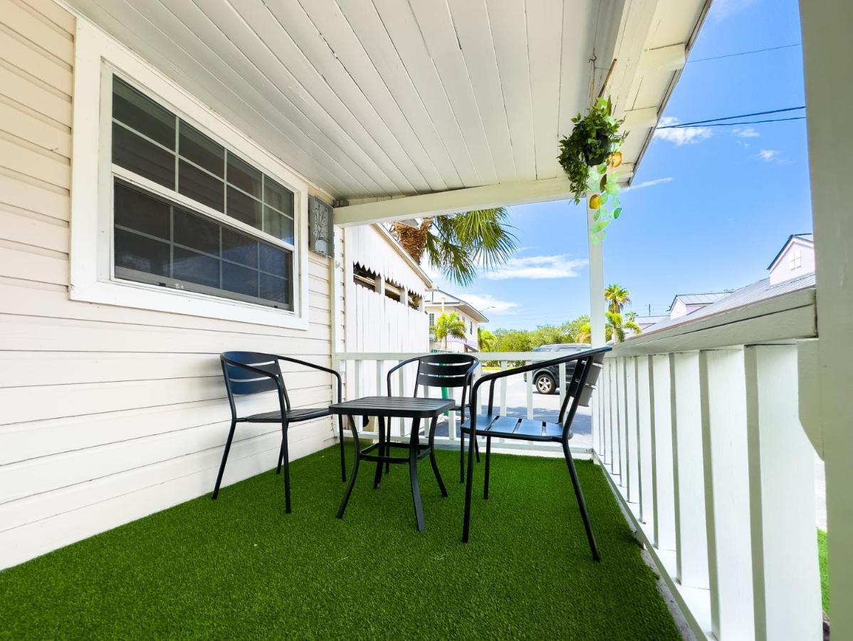 2b1b Stylish Little House W Shared Pool 511 *