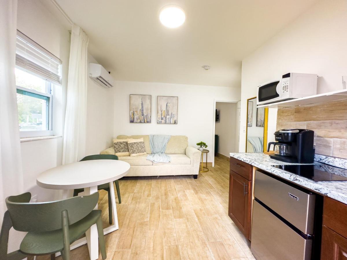 1k Bed With Shared Pool 512 Clearwater