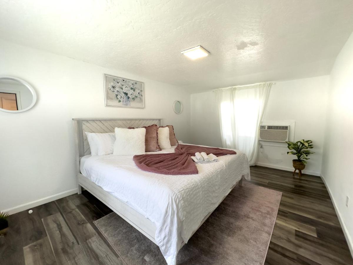 2b1b Stylish Little House W Shared Pool 511 *