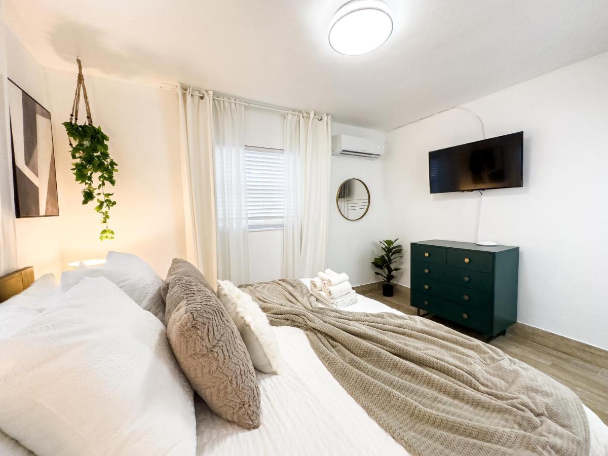 1k Bed With Shared Pool 512 *