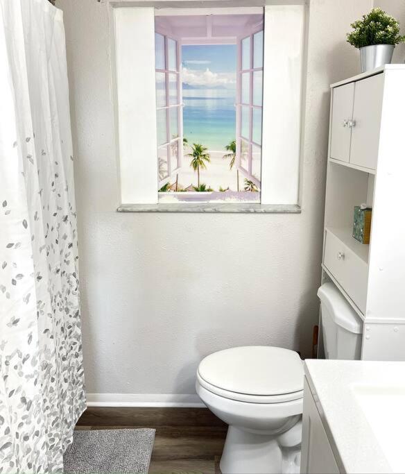 Large 3 Bedroom 12 Minutes To *