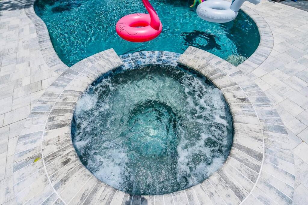 Heated Pool & Jetted -- Mins To Villa
