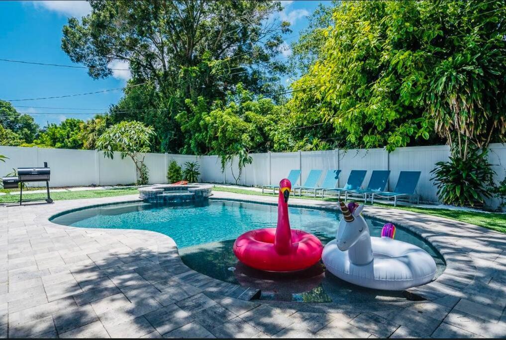 Heated Pool & Jetted -- Mins To Villa *