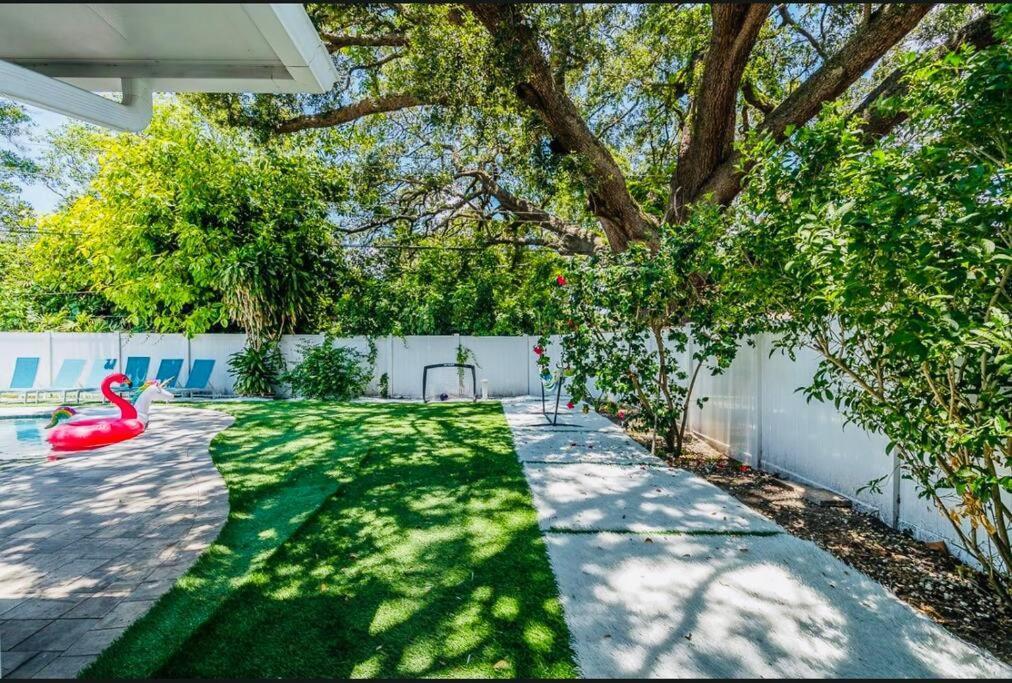 Villa Heated Pool & Jetted -- Mins To *