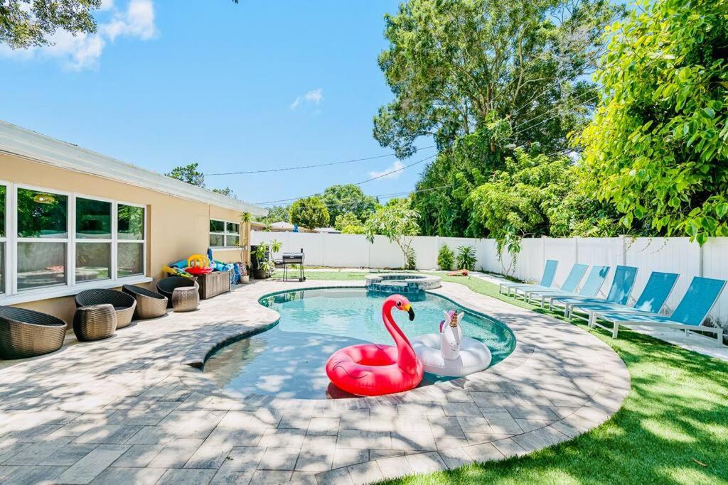 Villa Heated Pool & Jetted -- Mins To