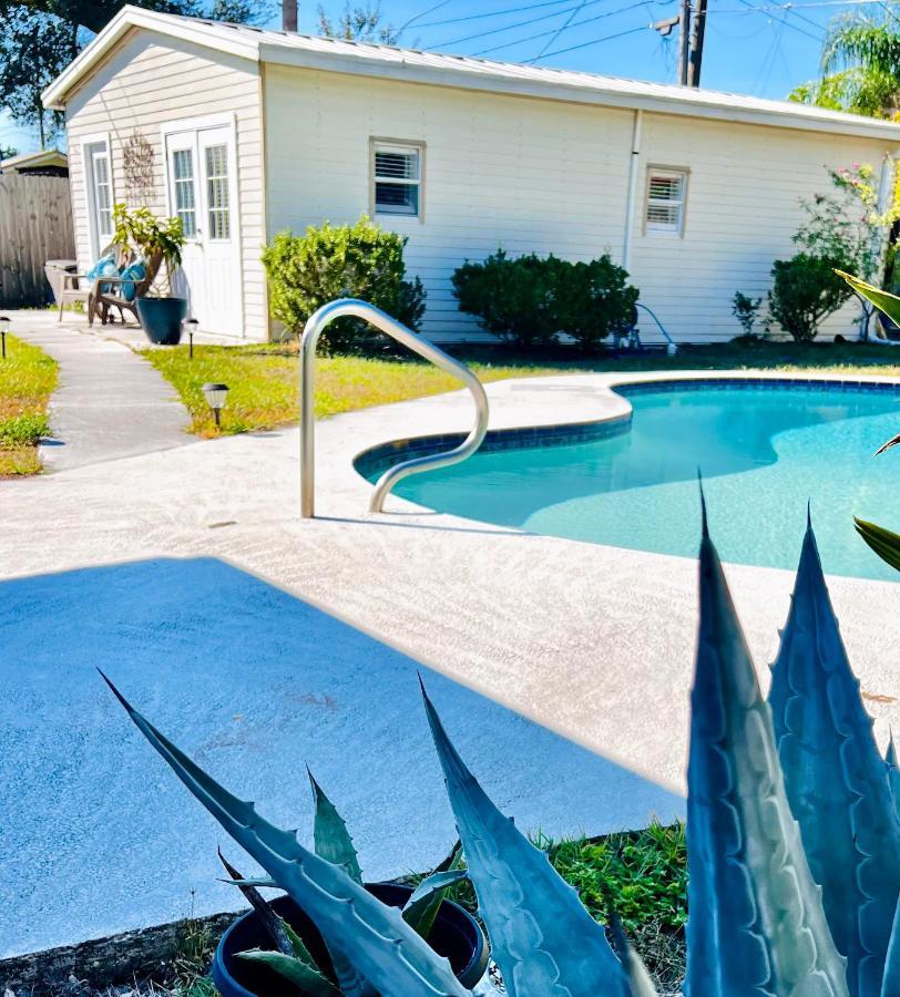 Paradise Hideaway Entire Guest Near Holiday home *