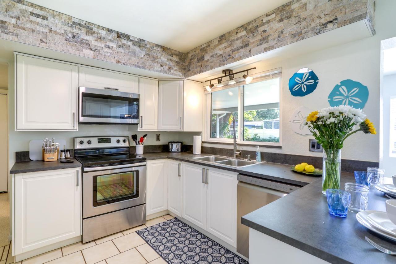 Oasis Gas Grill, Chairs And More! Holiday home