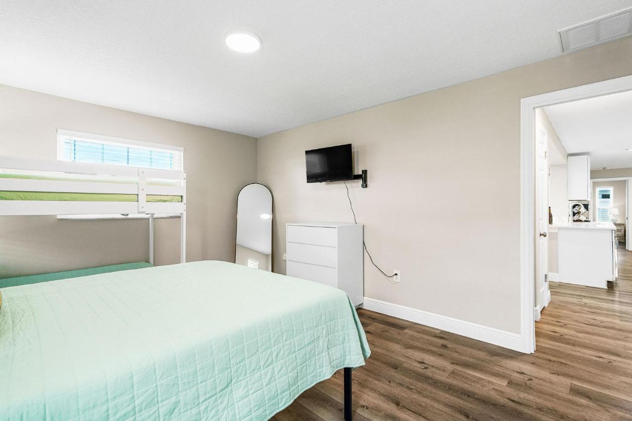 Heated Pool Hot Tub & Dunedin Pet Friendly Holiday home Clearwater