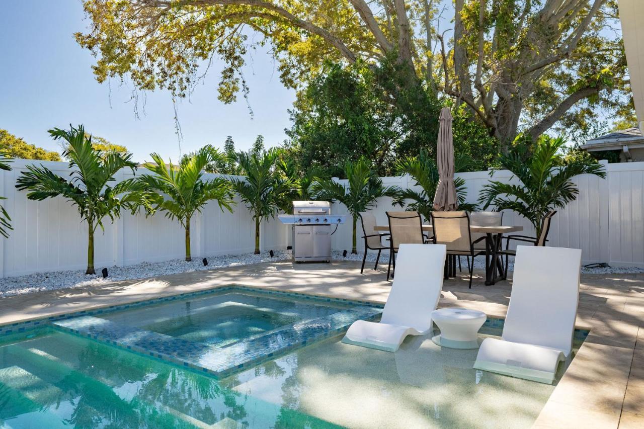 Heated Pool Hot Tub & Dunedin Pet Friendly Holiday home *