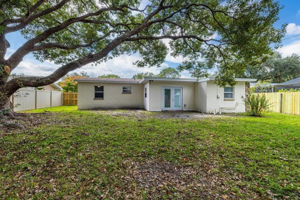 Monthly Rental~ Comfy Beds~ Great For Remote Work Holiday home Clearwater