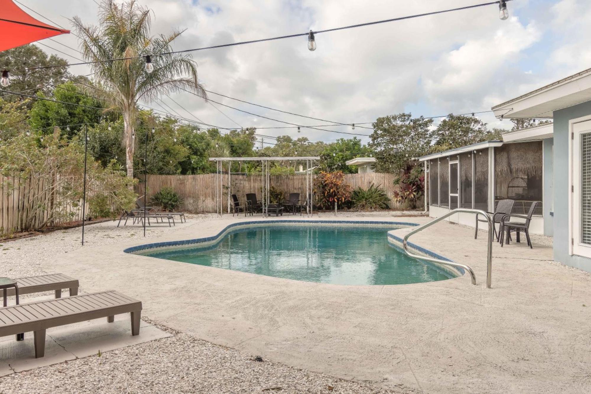 Free Heated Pool 6 Mi To Holiday home