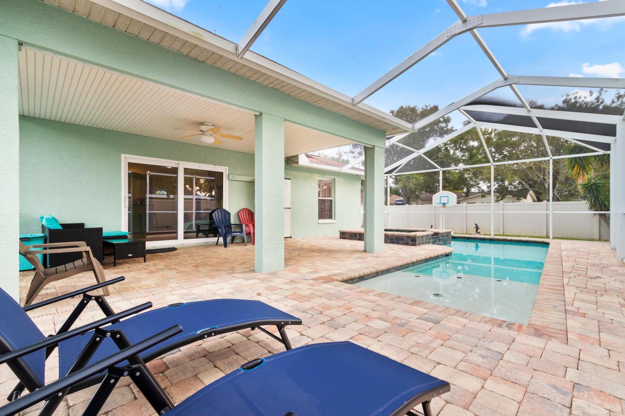 Saltylux16 Heated Saltwater Pool, Near Beach, Honeymoon Island, Farmer Market *