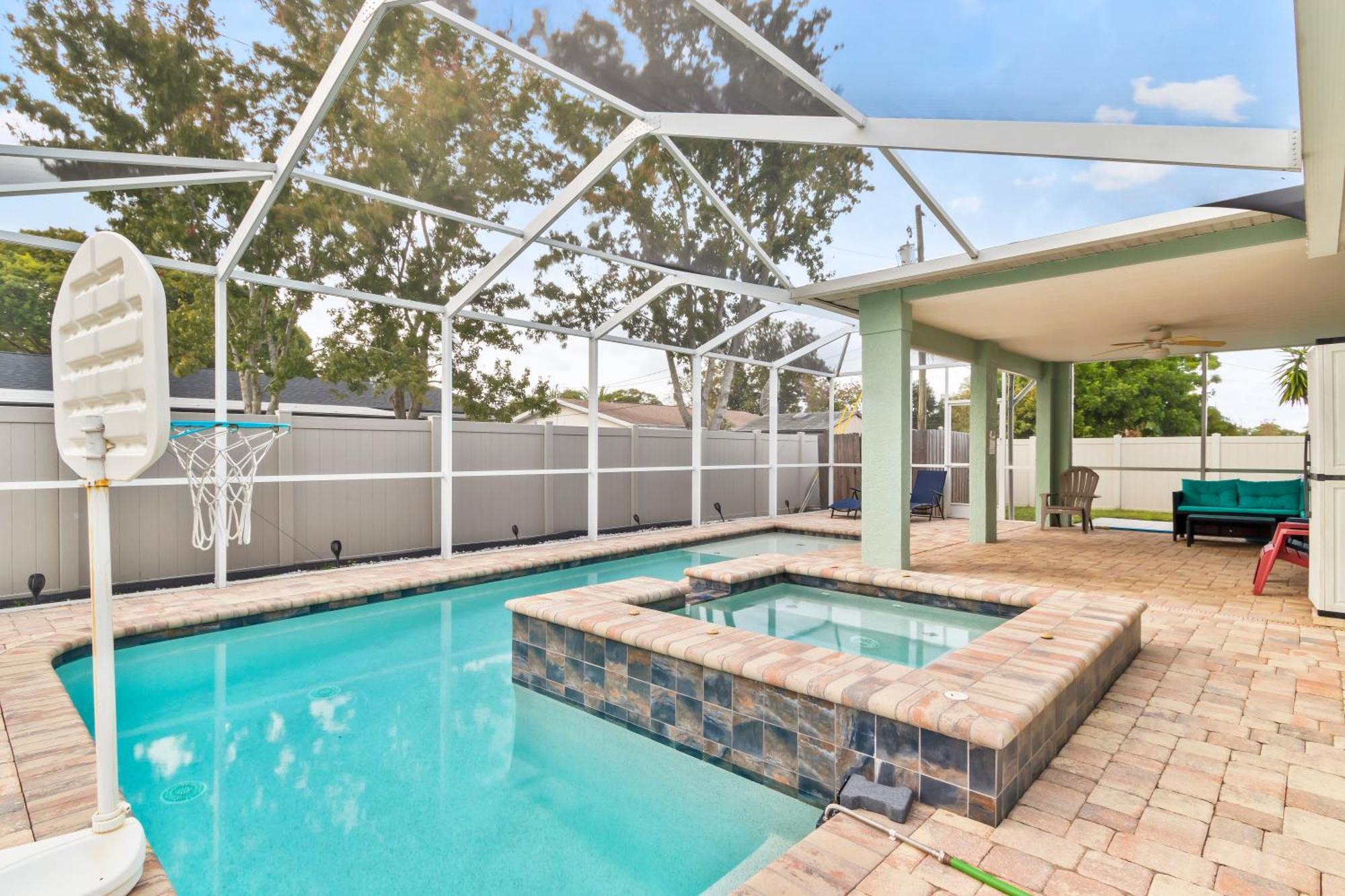 Saltylux16 Heated Saltwater Pool, Near Beach, Honeymoon Island, Farmer Market * Clearwater