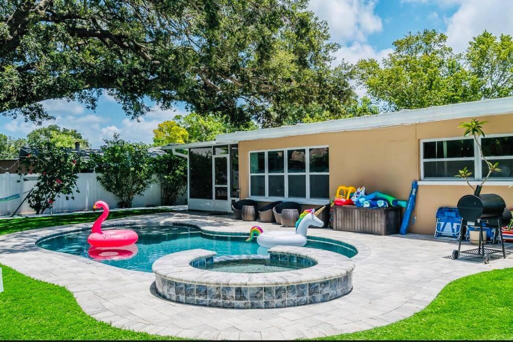 Heated Pool & Jetted -- Mins To Villa