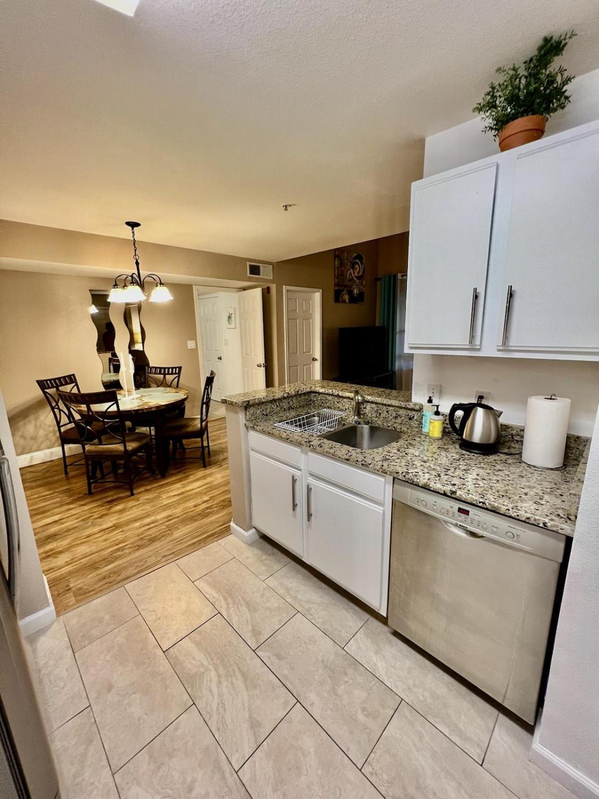 Dream Vacation Lovely Minutes From King Bed Heated Pool Gym * Clearwater
