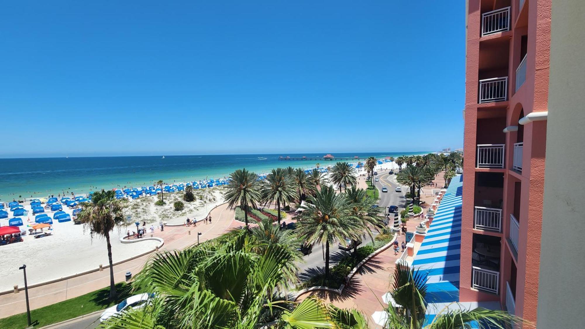 Dream Vacation Lovely Minutes From King Bed Heated Pool Gym Apartment