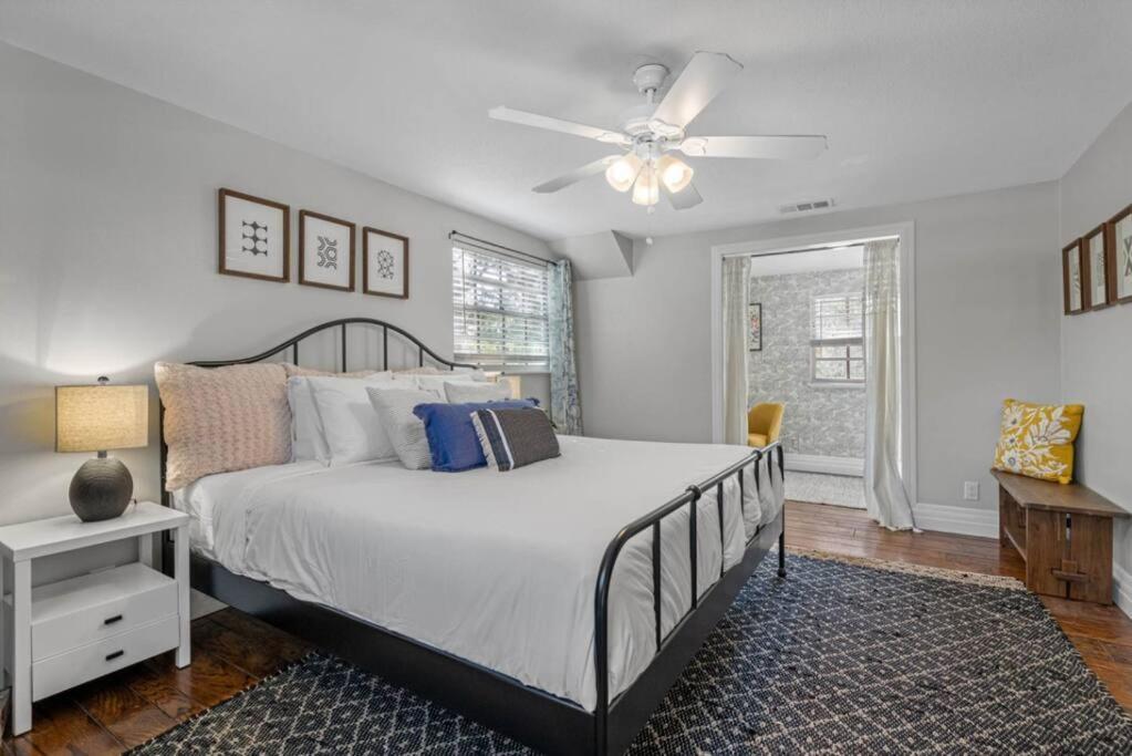 Cottage, Minutes From The Beach! * Clearwater