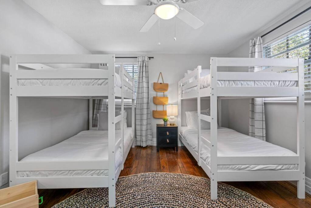 Cottage, Minutes From The Beach! *