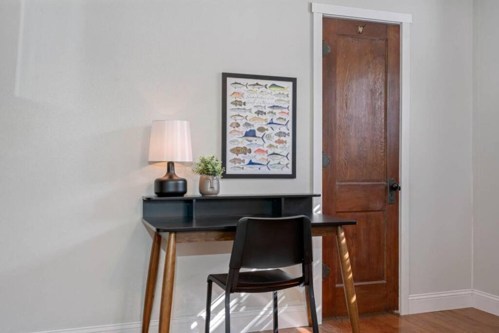 Cottage, Minutes From The Beach! Clearwater