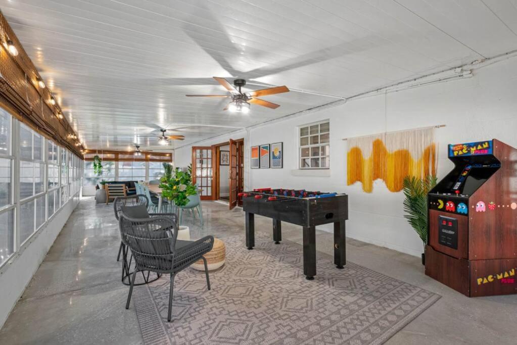 Cottage, Minutes From The Beach!