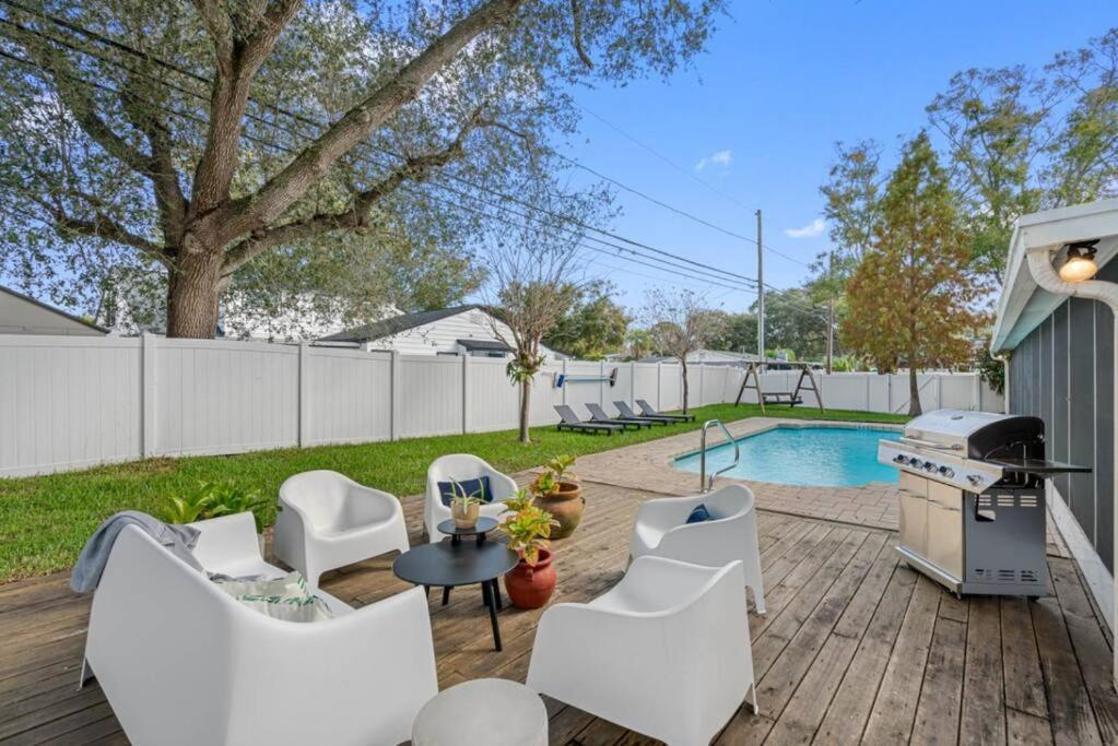 Cottage, Minutes From The Beach! Clearwater