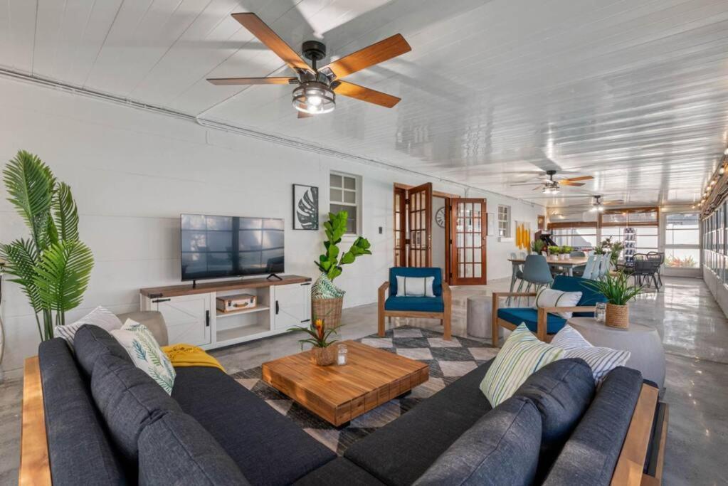 Cottage, Minutes From The Beach! Holiday home