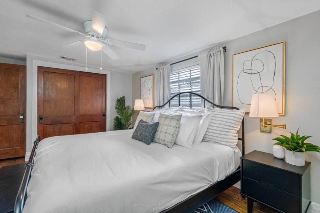 Cottage, Minutes From The Beach!