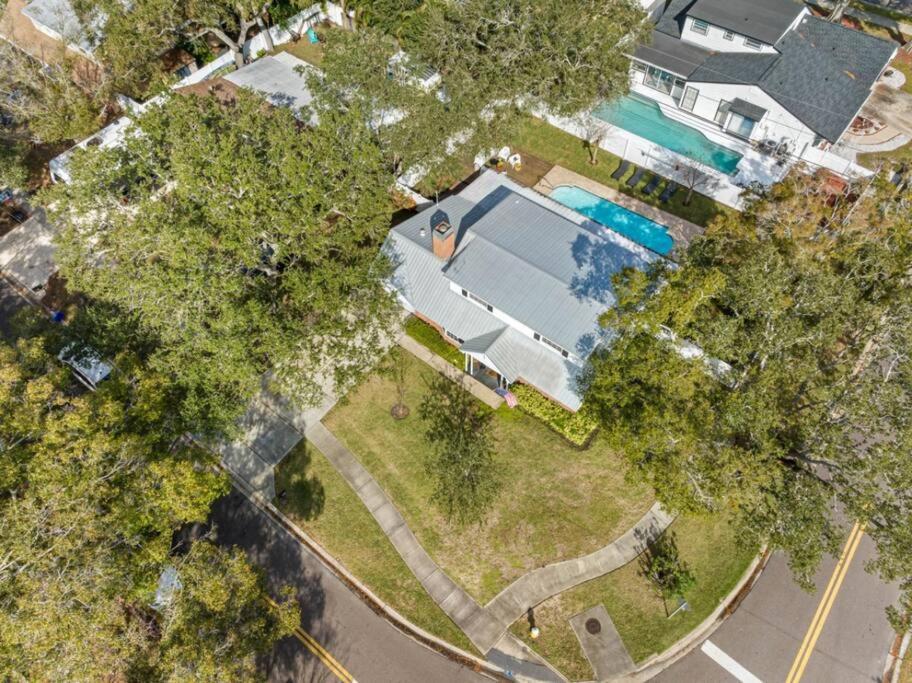 Cottage, Minutes From The Beach! * Clearwater