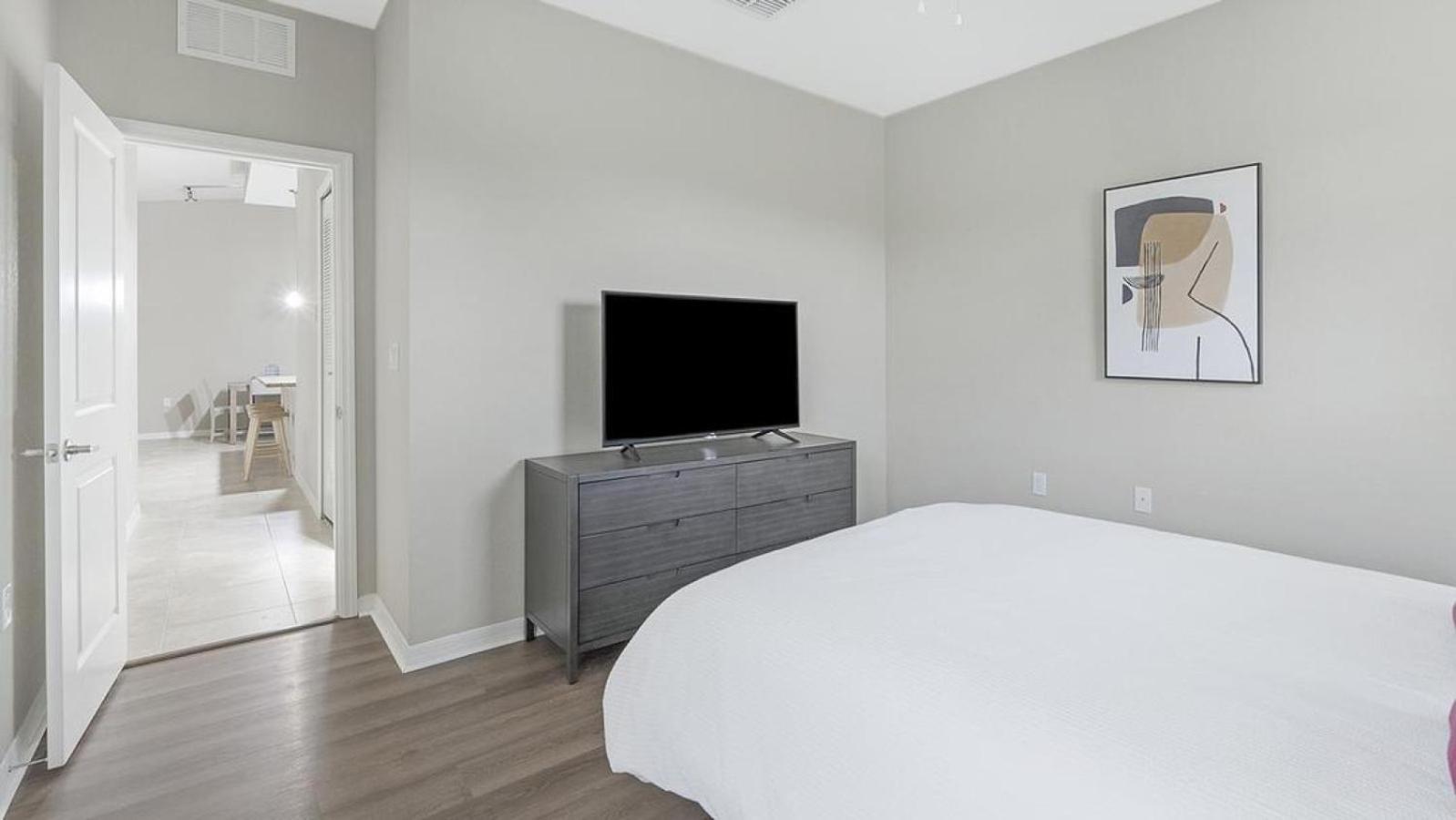 Landing - Modern With Amazing Amenities * Clearwater