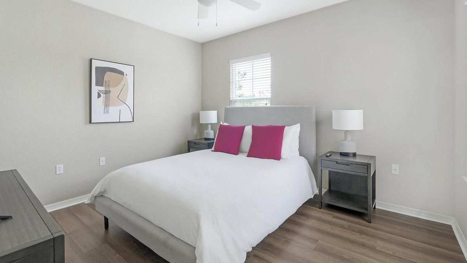Apartment Landing - Modern With Amazing Amenities *