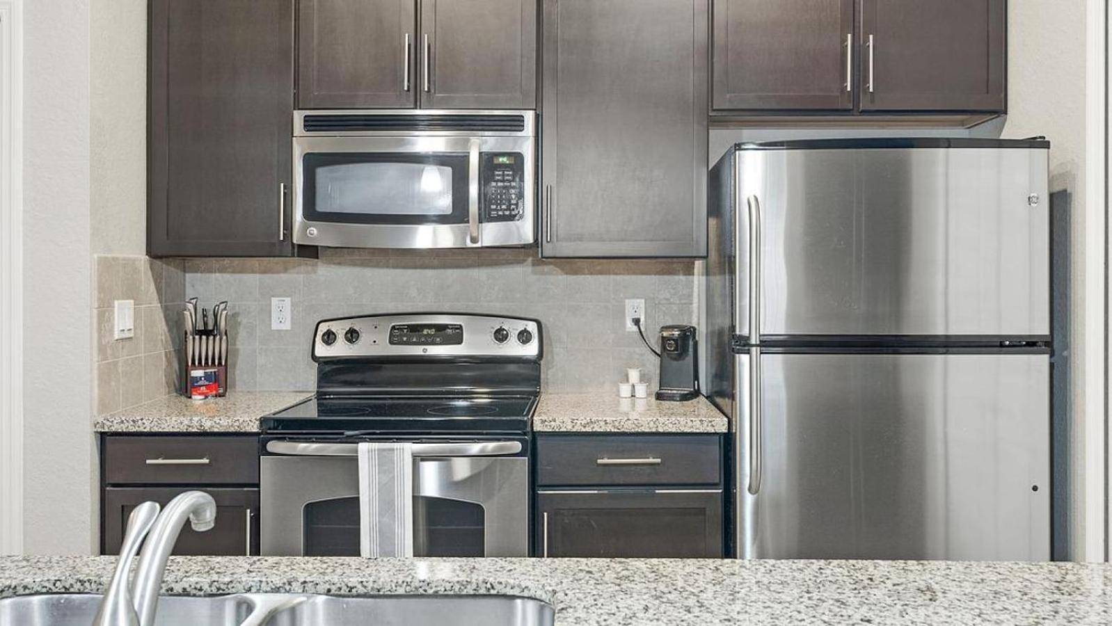 Apartment Landing - Modern With Amazing Amenities Clearwater
