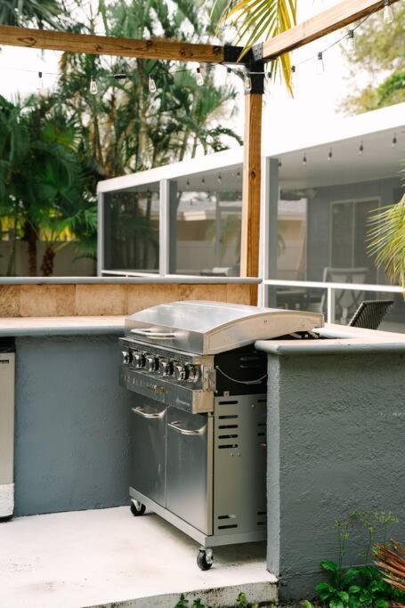 Tropical Paradise - Heated Pool, & Bbq - Close To Restaurants & Beaches! * Clearwater