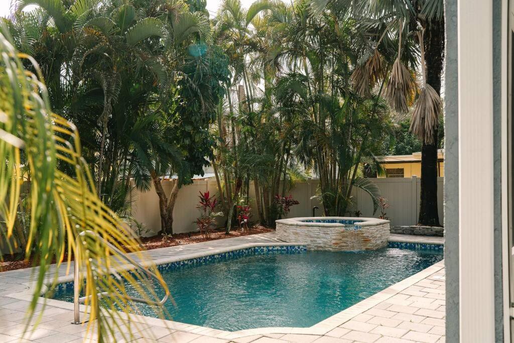 Holiday home Tropical Paradise - Heated Pool, & Bbq - Close To Restaurants & Beaches! *