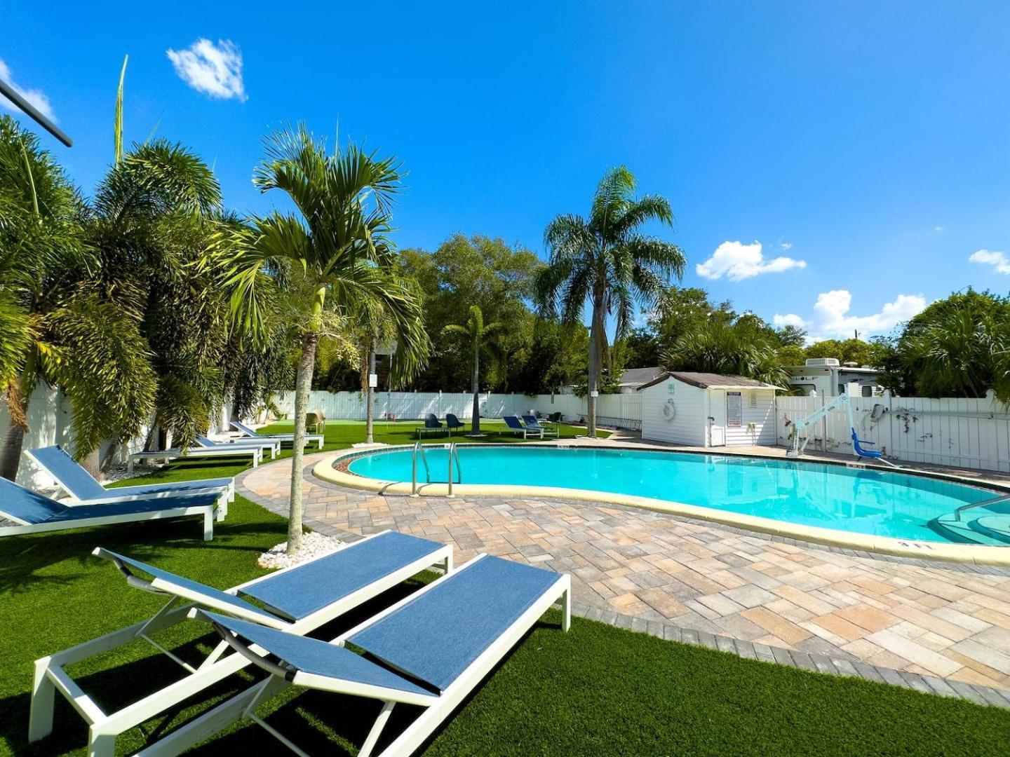 Apartment 1k Bed With Shared Pool 10 Clearwater