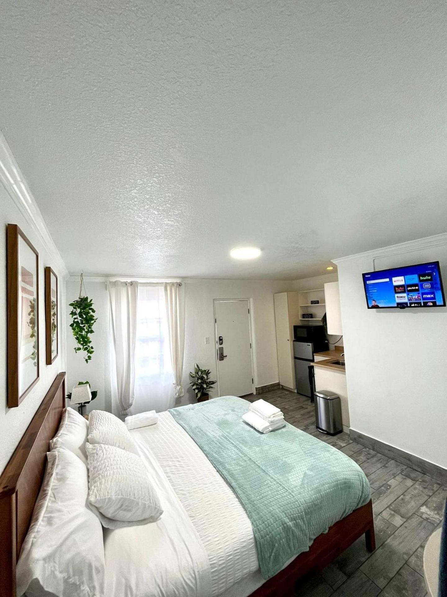 1k Bed With Shared Pool 10 * Clearwater