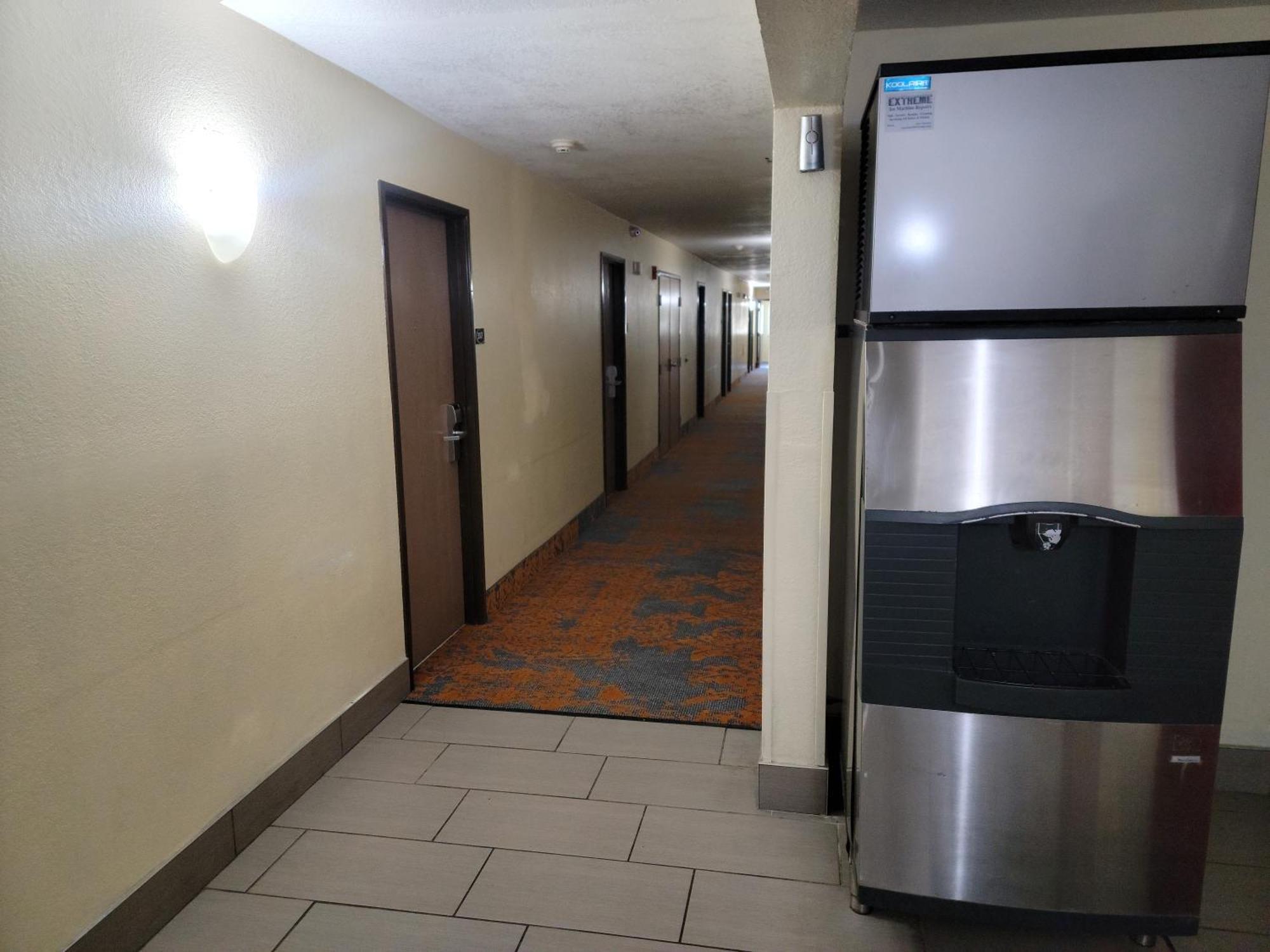 Super 8 By Wyndham Clearwater/st. Petersburg Airport Clearwater
