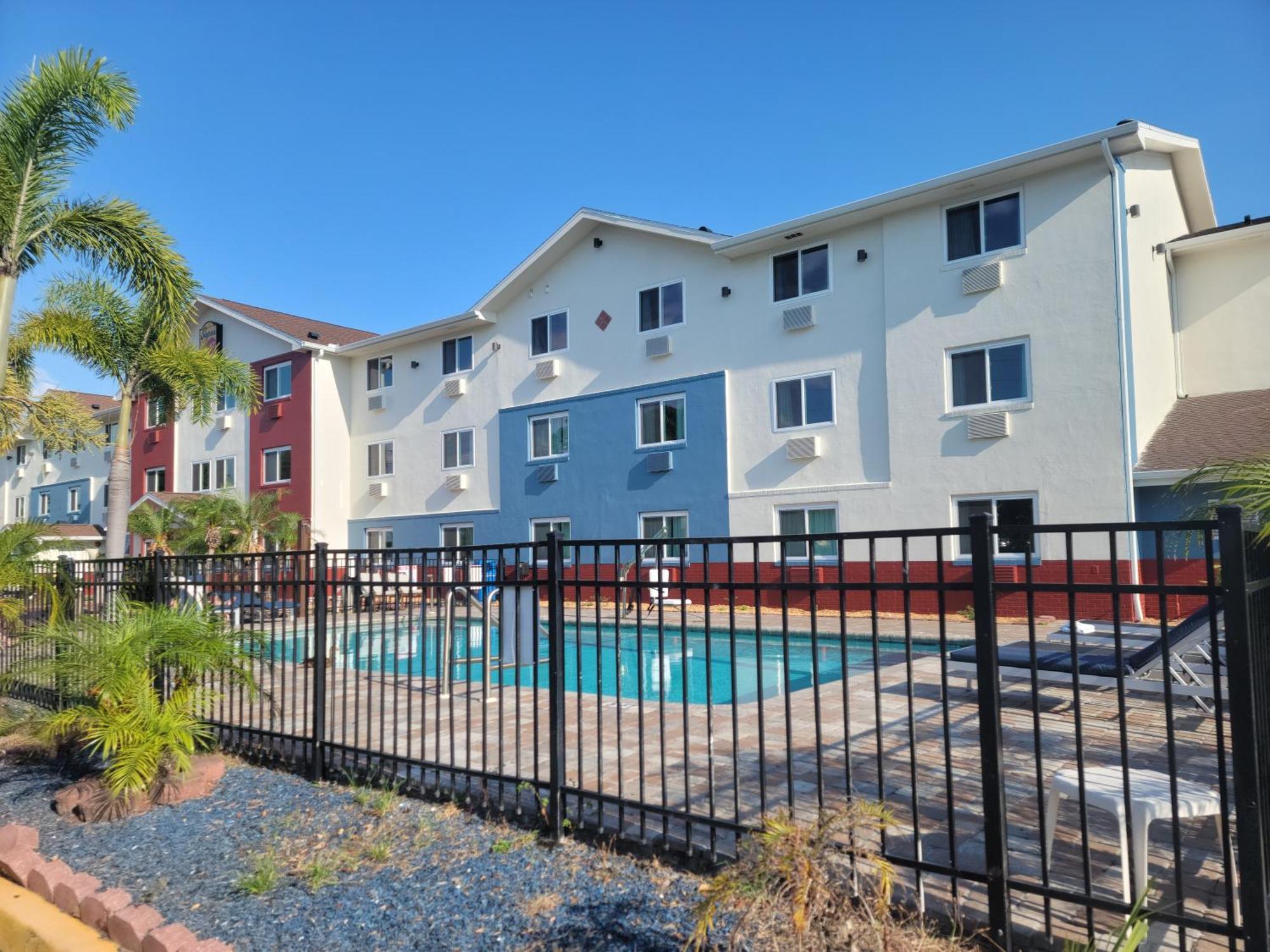 Super 8 By Wyndham Clearwater/st. Petersburg Airport Clearwater