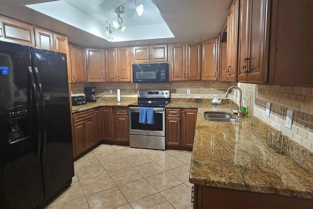 Cozy House Near The #1 Beaches In Fl! Apartment *