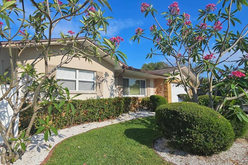 Cozy House Near The #1 Beaches In Fl! Apartment *