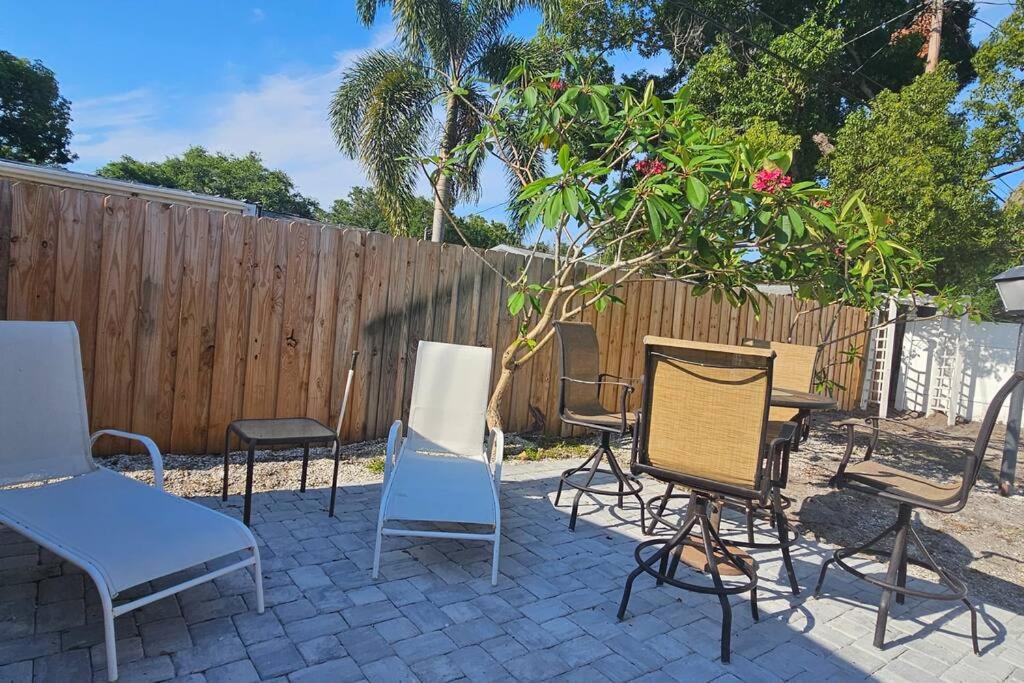 Apartment Cozy House Near The #1 Beaches In Fl! *