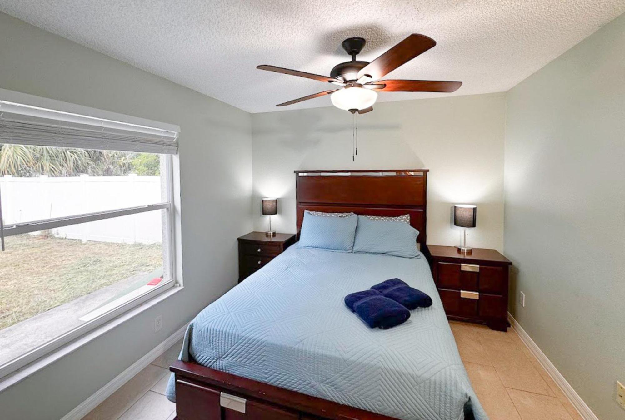 Simple House 5 Beds 4 Baths Near Beach