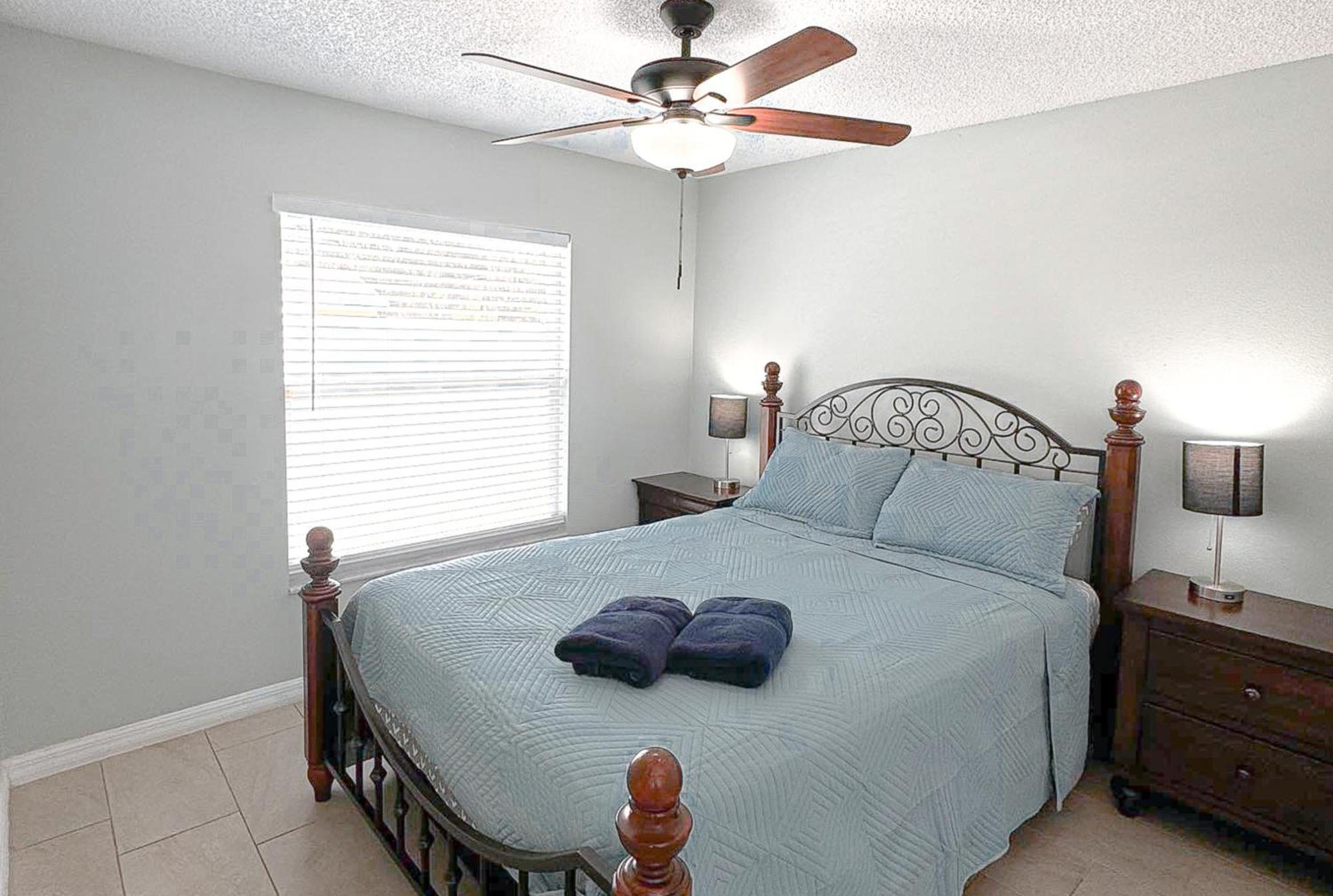Simple House 5 Beds 4 Baths Near Beach *