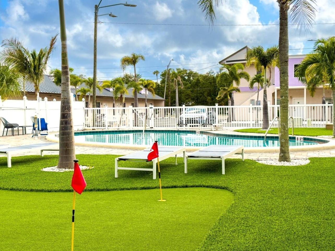 1k Bed With Shared Pool 512 * Clearwater