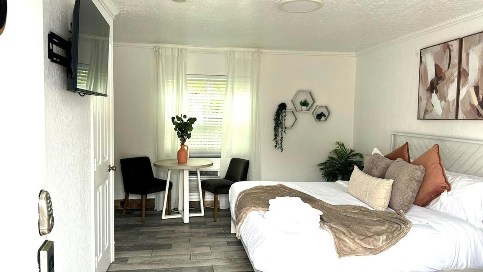 1k Bed With Shared Pool 06 Apartment