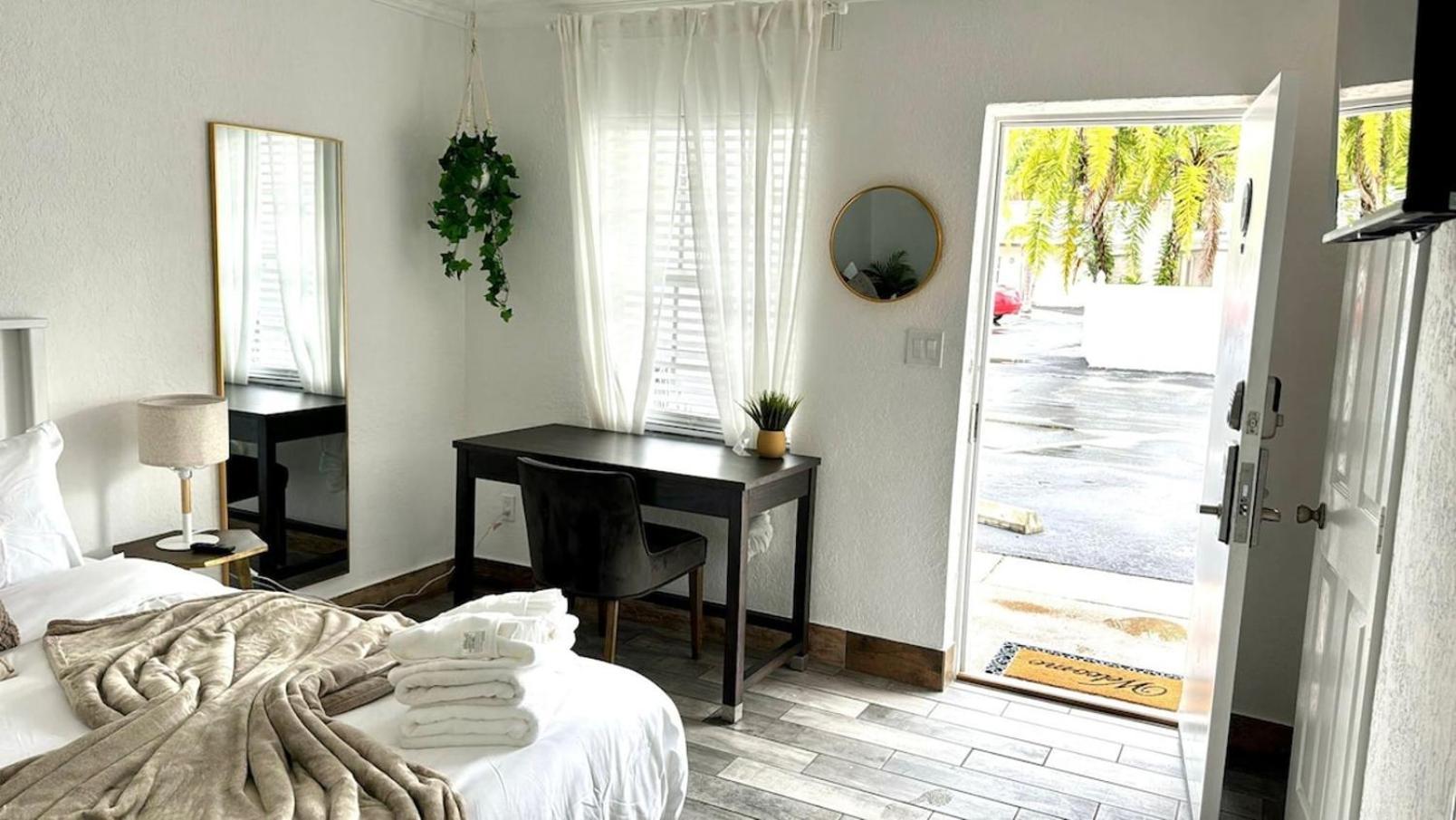 Apartment 1k Bed With Shared Pool 06 *