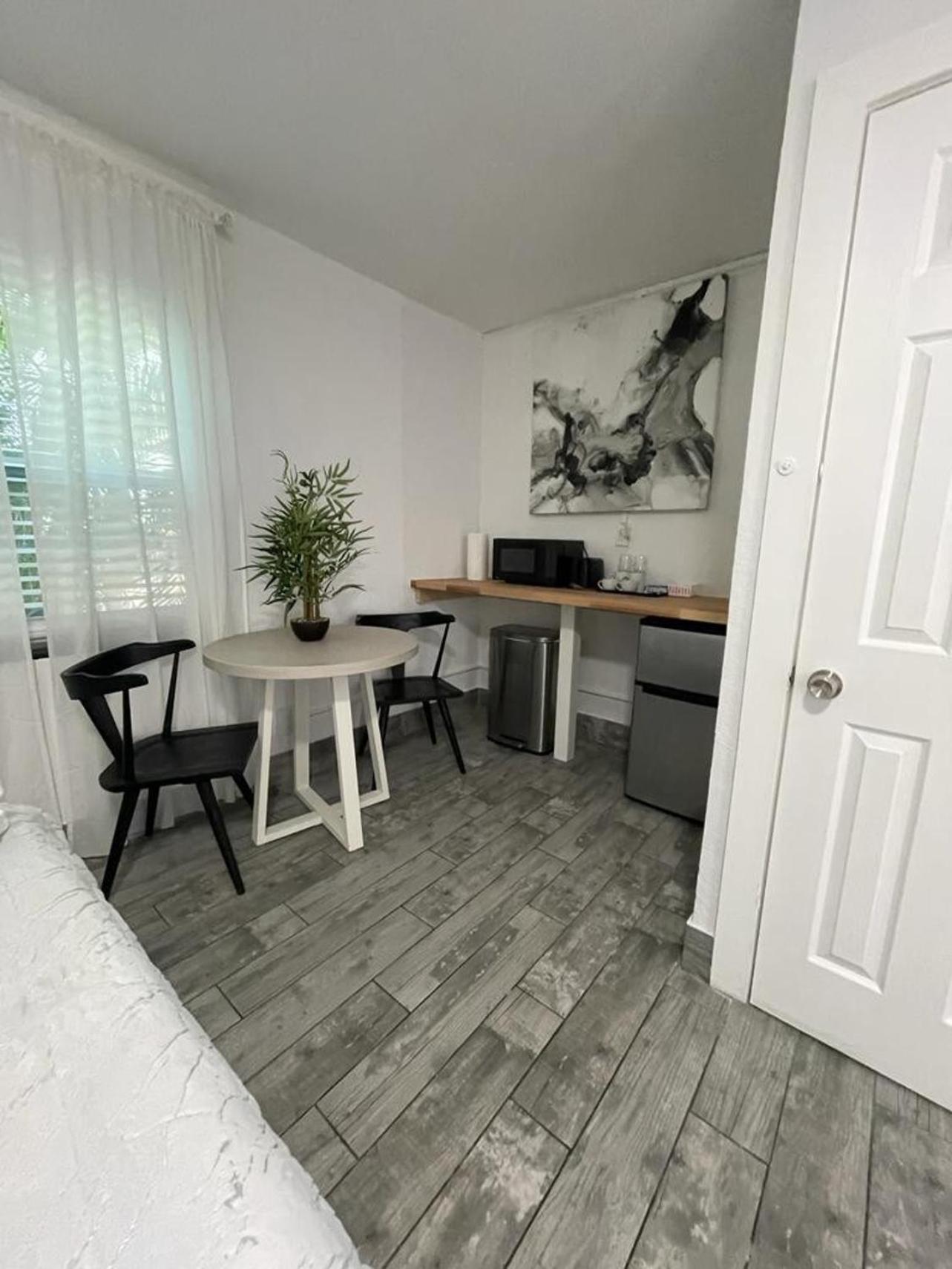 2q Beds With Shared Pool 01 Holiday home Clearwater
