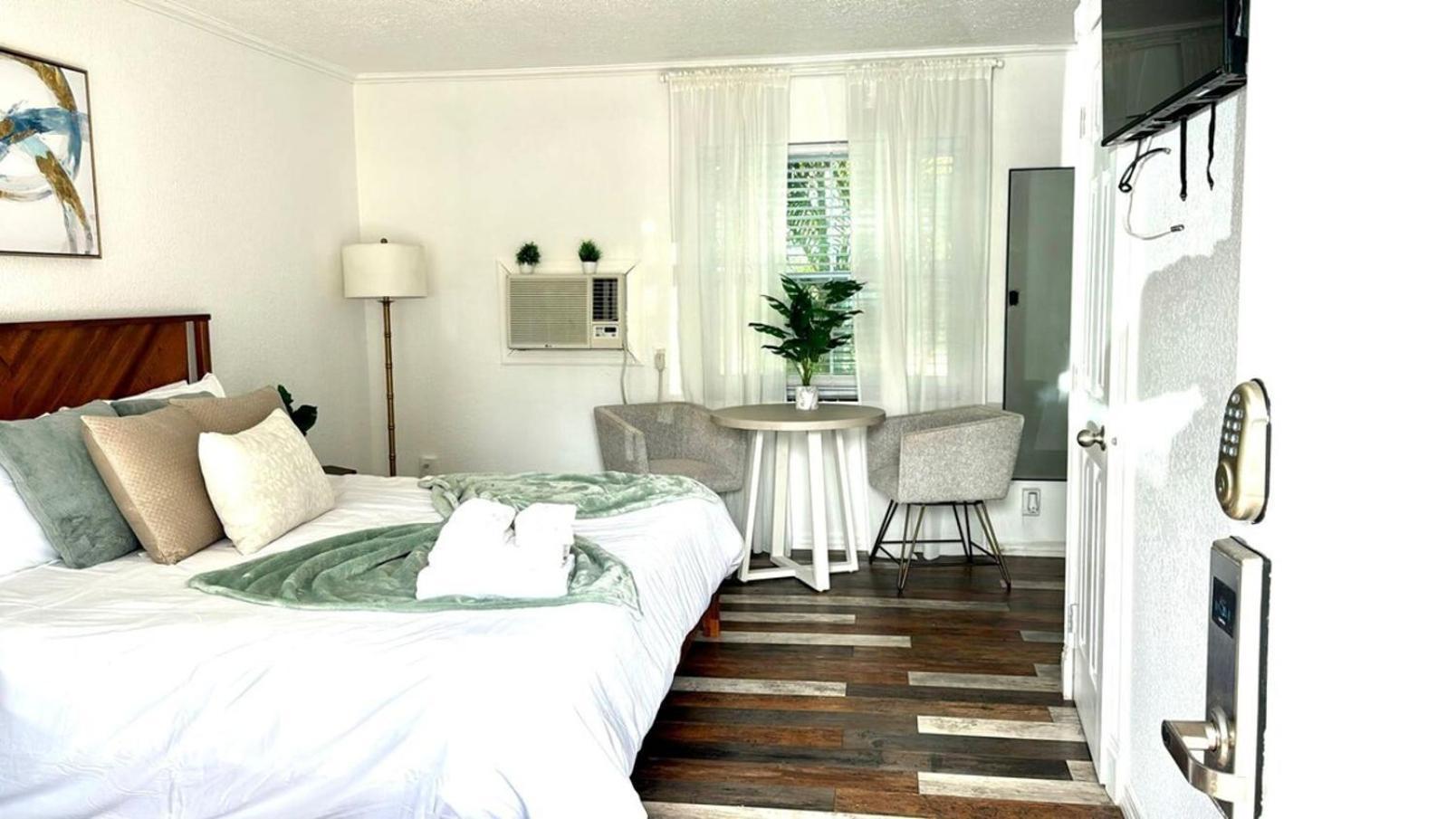 1k Bed With Shared Pool 07