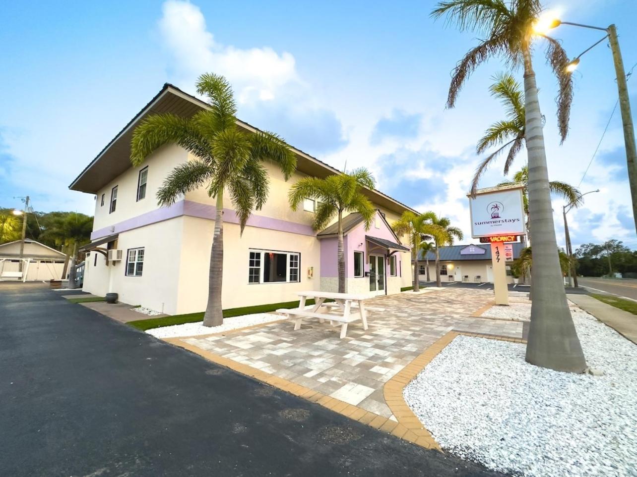 1k Bed With Shared Pool 07 * Clearwater